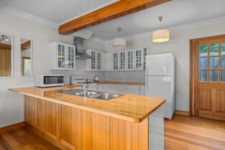 Charming Sandstone Home - Photo 4