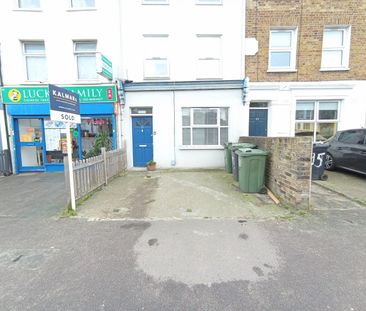1 Bed Flat, Catford Hill, SE6 - Photo 3