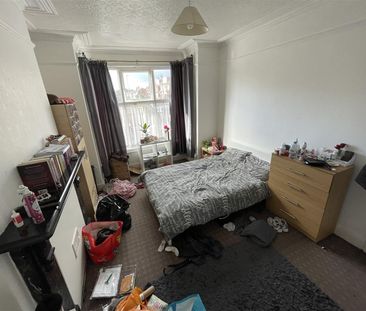 Hessle Avenue, Hyde Park, LS6 1EF, Leeds - Photo 3