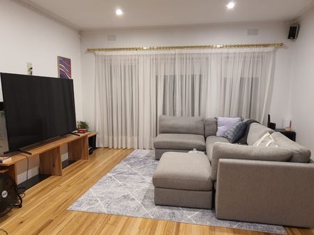 Bentleigh East - Photo 2