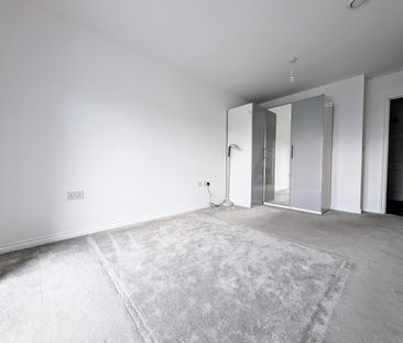Immaculate 2 Bed Flat - Photo 1