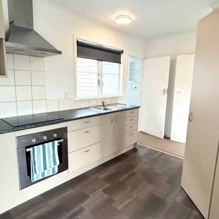Hottest Price in Town - Priced Reduced $600p/w - Photo 1