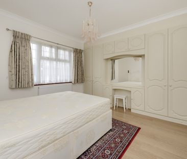 Walmington Fold, West Finchley, London, N12 - Photo 3