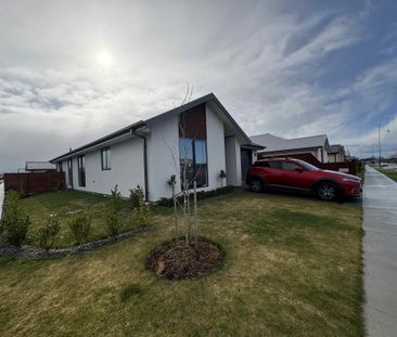 Modern 3-Bedroom Home in Fantastic Location - Photo 1