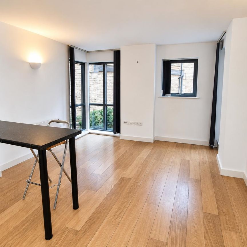Waterloo Court, Leeds City Centre, LS10 1QN - Photo 1