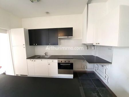 Location Appartement 4 pièces 71 m2 à Lons-le-Saunier - Photo 2