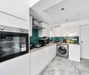 4 bedroom terraced house to rent - Photo 2