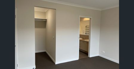 BEAUTIFUL HOME BY HENLEY - 4 BEDROOM, 2 LIVING, STUDY & MANY EXTRA FEATURES - Photo 2