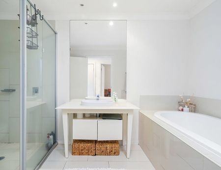 113 North Hill Drive, Robina QLD 4226 - House For Rent - $830 | Domain - Photo 4