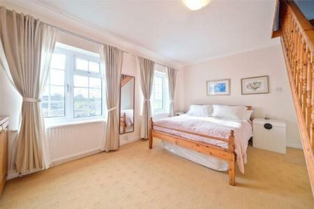 5 bedroom semi-detached house to rent - Photo 5