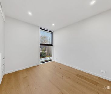 EXCEPTIONAL LUXURY LIVING – DESIGNED TO IMPRESS - Photo 5