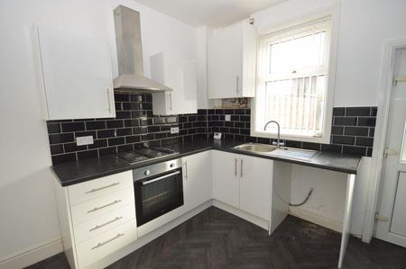 3 bedroom terraced house to rent - Photo 5