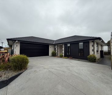 47 Collins Street,Hawera - Photo 2