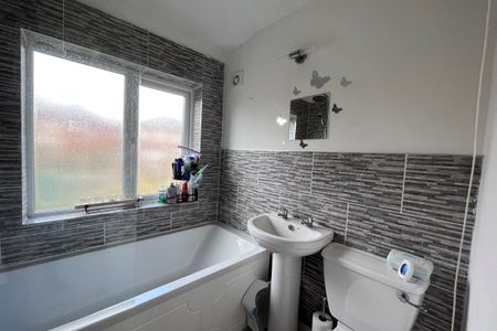 Summerfield Road, SOLIHULL - Photo 2