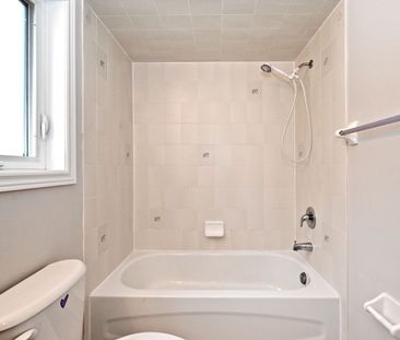 For Lease - 110 Southdown Avenue, Vaughan, Ontario - Photo 6