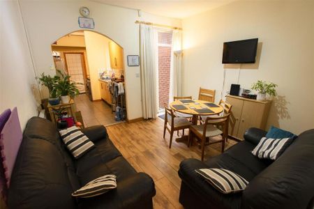 5 bedroom apartment to rent - Photo 2