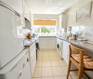 A 2 Bedroom Flat Instruction to Let in Bexhill-on-Sea - Photo 2