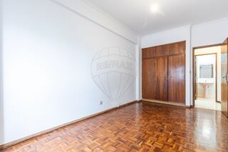 Apartment 3 bedrooms for rent Beato Lisboa - parking space, garage - Photo 4