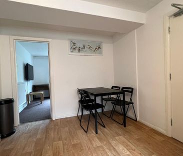 4 bedroom terraced house to rent - Photo 3