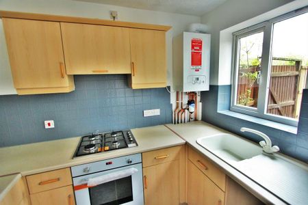 2 bedroom semi-detached house to rent - Photo 2