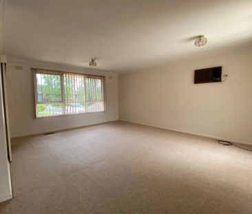 Ideally Located 3 Bedroom Family Home In Mt Waverley School Zone !!! - Photo 1