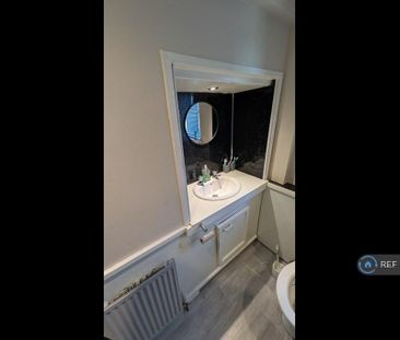 2 bedroom end of terrace house to rent - Photo 4