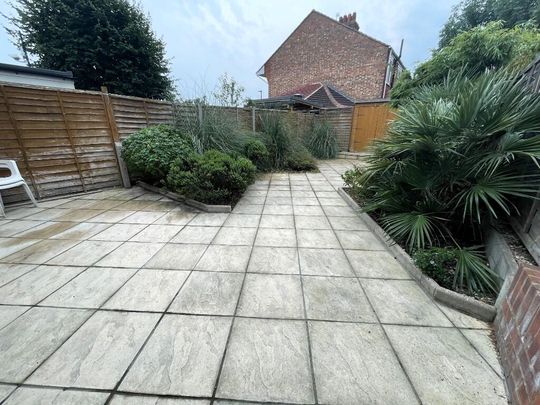 1 bedroom in a house share to rent - Photo 1