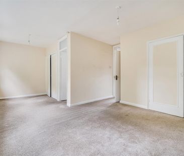 3 bedroom house - end terrace - Photo 3