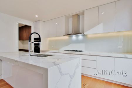 5 Bed, 4 Bath - Photo 5