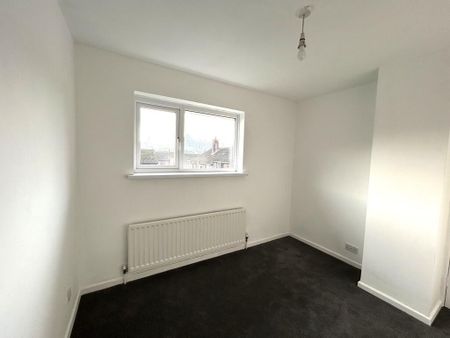 22 Knocknagoney Gardens, BT4, Belfast - Photo 5