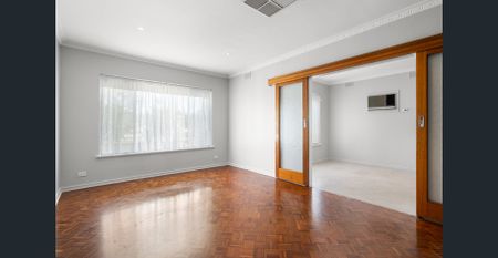 Stunning House in Premier Location! - Photo 2