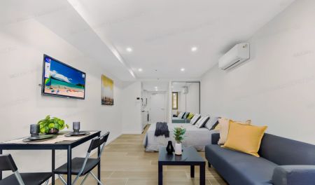 Studio 205 - Photo 3