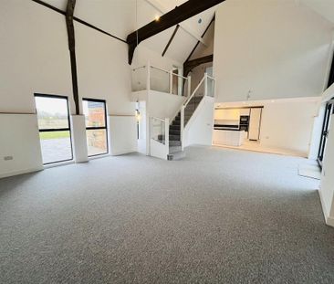 4 bedroom barn conversion to rent - Photo 1