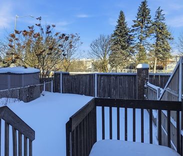 6075 Pineglade Crescent - Photo 1