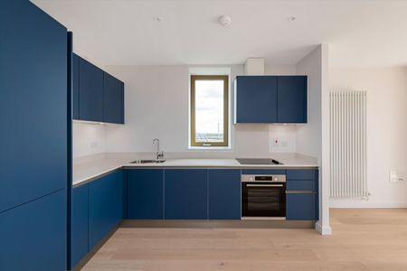 A beautifully bright one bedroom apartment with a private balcony. - Photo 2
