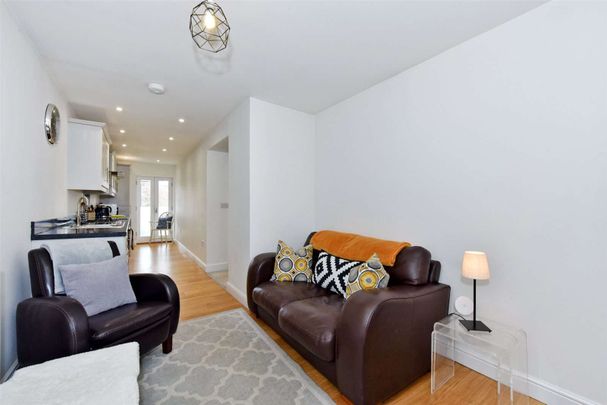 All inclusive short let. A super apartment in the centre of Henley available for short let - Photo 1