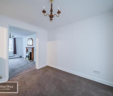 4 bedroom detached house to rent - Photo 3