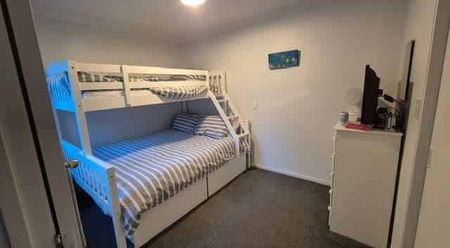 Charming 2BR Home in Mount Maunganui - Photo 4