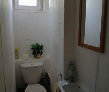 Room in a Shared Flat, Crewkerne Court, SW11 - Photo 5