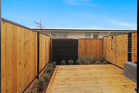 Central Hutt Living - 1 week free rent - Photo 4