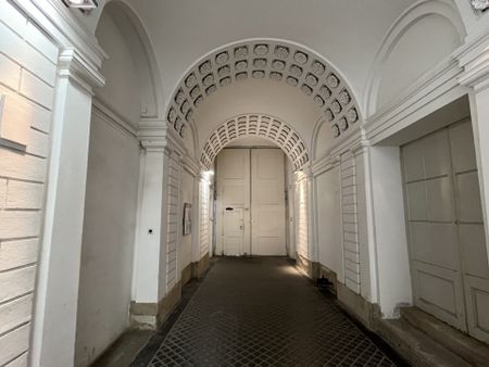 Generalsanierte 2-Zimmer-Dachgeschoßwohnung - zu mieten in repräsentativer Innenstadtlage in 1010 Wien - Photo 4