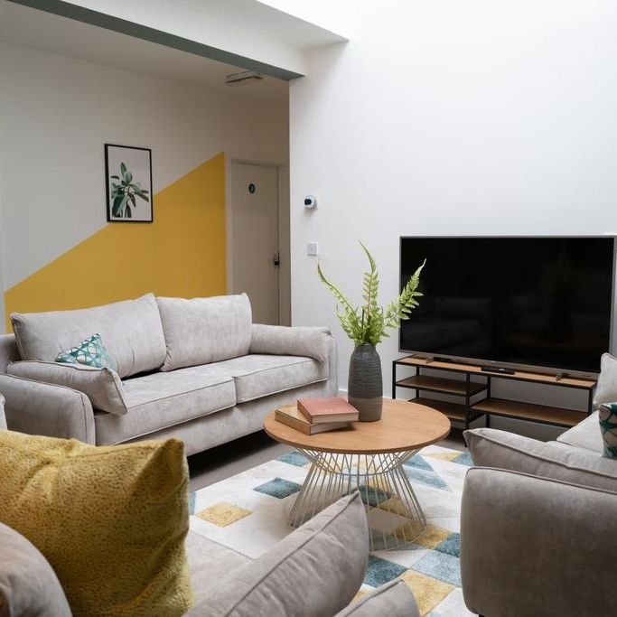 3 bedroom flat to rent - Photo 1