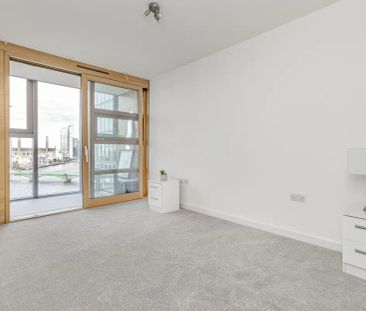 2 bedroom flat in 34 Lombard Road - Photo 1