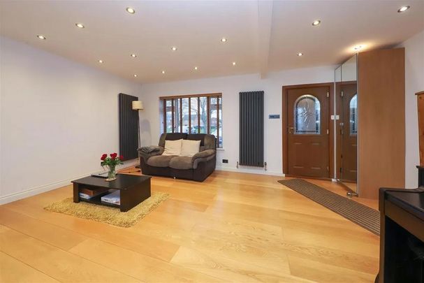 4 bedroom end of terrace house to rent - Photo 1