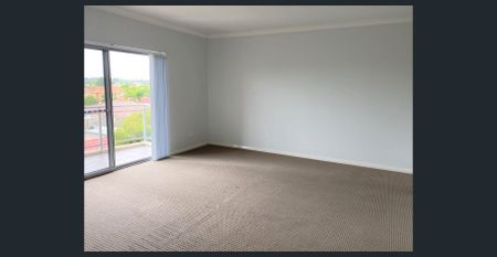 SPACIOUS 2 BEDROOM UNIT - Photo 3