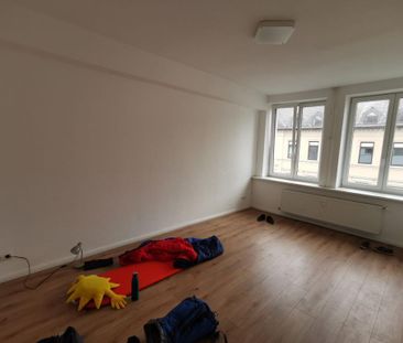 Moderne Maisonette-Wohnung mit Balkon in zentraler Lage! - Photo 3