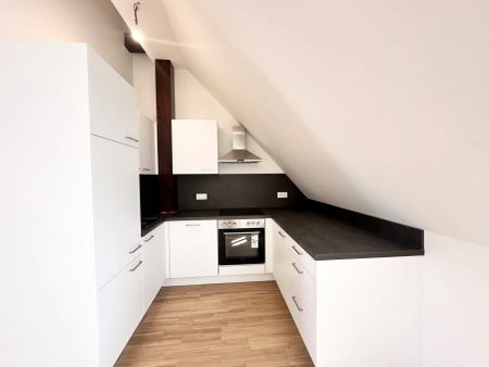 TOP Sanierte Wohnung im Dachgeschoss - Mit Schlossbergaussicht - Photo 5