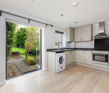 2 bedroom terraced house to rent - Photo 4