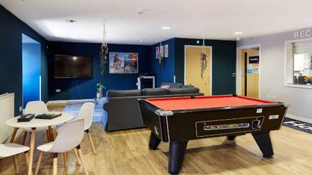 Classic En-suite in a 4-bed flat - Photo 5