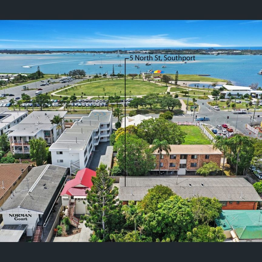 Central Southport - Walk To The Broadwater - Photo 1